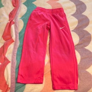 Girls Nike therma fit pants
